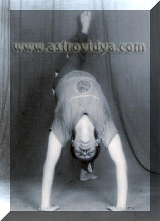 Ekapada urdhwa dhanurasana